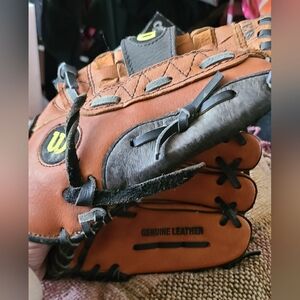 Wilson Kid's Right-Handed, Genuine Leather Glove in Brown and Black